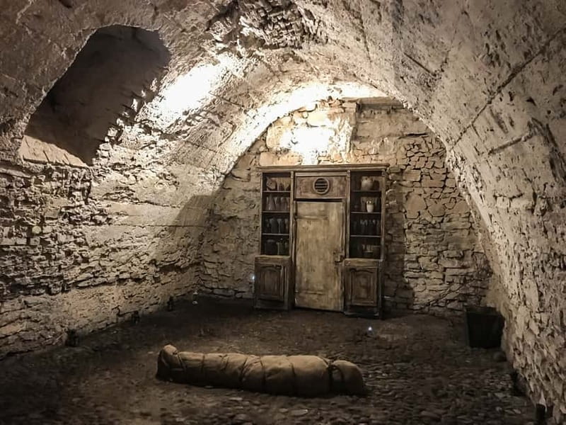 Prague: Oldtown, Medieval Underground & Dungeon History Tour - Key points to know before you book