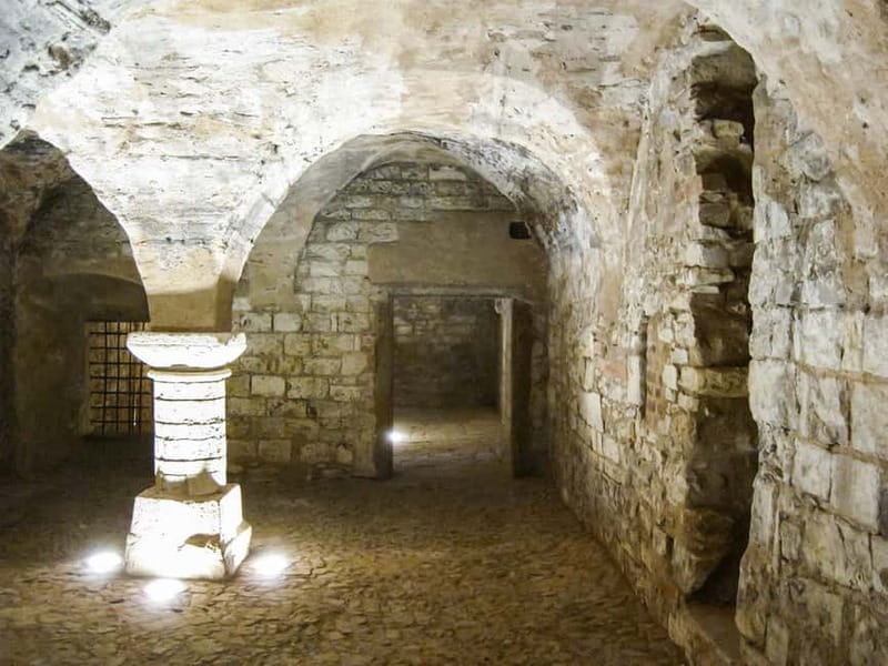 Prague: Oldtown, Medieval Underground & Dungeon History Tour - Prague Old Town above ground, then below it