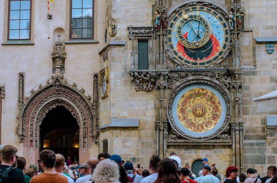 Prague: Top Sights and Historic Center Introduction Tour - Meeting at the Powder Gate