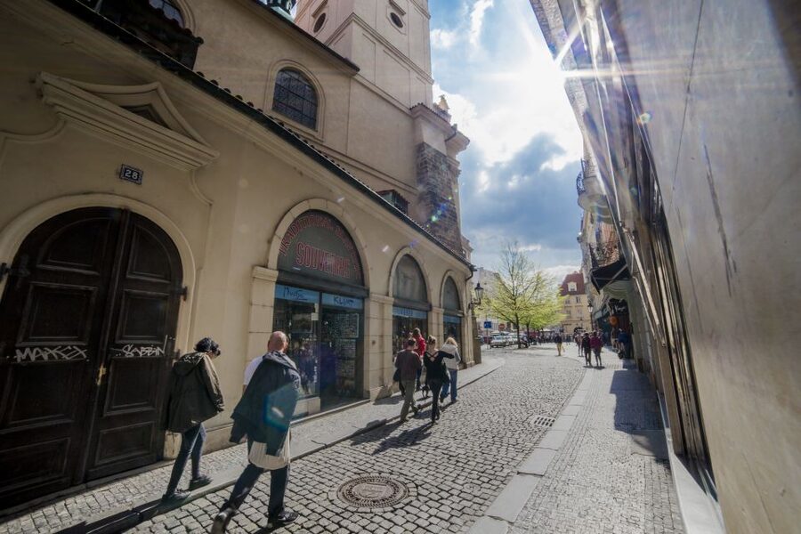 Prague: World War 2 and Operation Anthropoid Walking Tour - Guide style and group experience