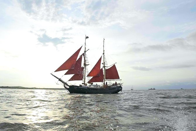 Premium Pirate Beach Adventure, Open sea Rope Swing, Drinks+Lunch - Boarding at Cartagena’s historic waterfront