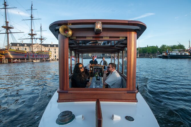 Private Boat Tour Amsterdam - 90 Min incl. welcome drink on historic saloon boat - A classic boat gives Amsterdam a different view