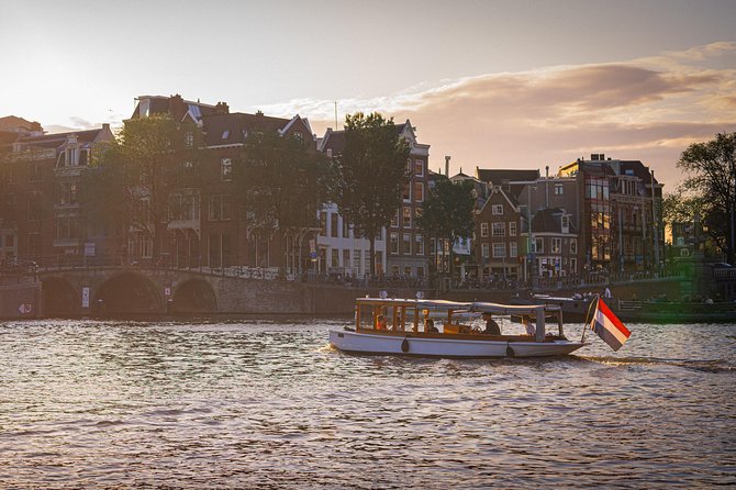 Private Boat Tour Amsterdam - 90 Min incl. welcome drink on historic saloon boat - Small details that can improve your cruise