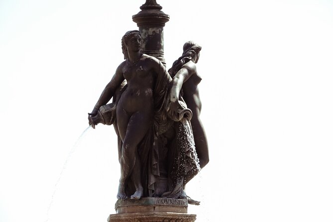 Private Bordeaux History Tour with a glass of Bordeaux wine. - Place du Palais and Porte Cailhau