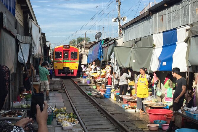 Private Excursion to Floating Market and Ayutthaya World Heritage - Wat Mahathat and the famous Buddha image