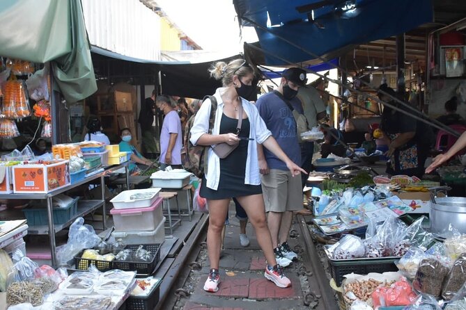 Private Excursion to Floating Market and Ayutthaya World Heritage - Ride the canals at Damnoensaduak