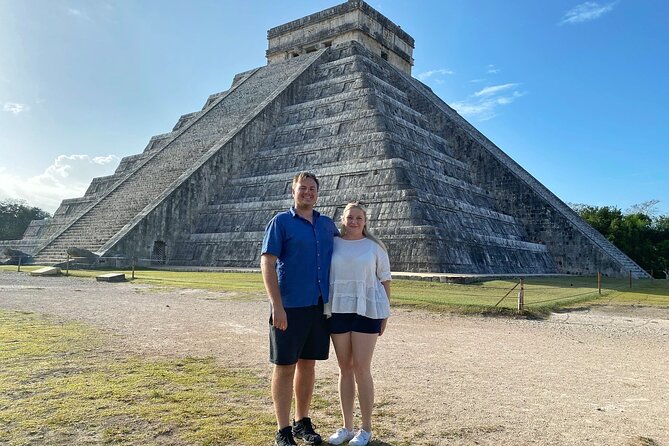Private Guide Service in the Archaeological Zone of Chichen Itza - The Temple of the Warriors and the open ceremonial spaces