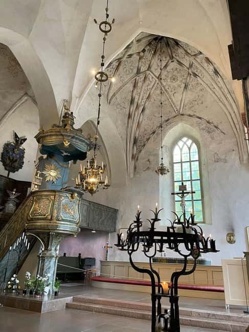 Private Medieval Porvoo by Car from Helsinki - Leaving Helsinki in a private Nissan Qashqai