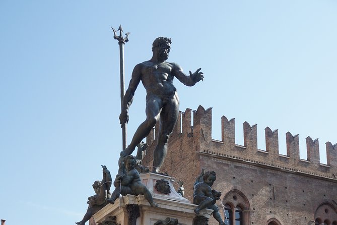 Private or semi-private tour of the historic center of Bologna - Group size, walking, and practical planning