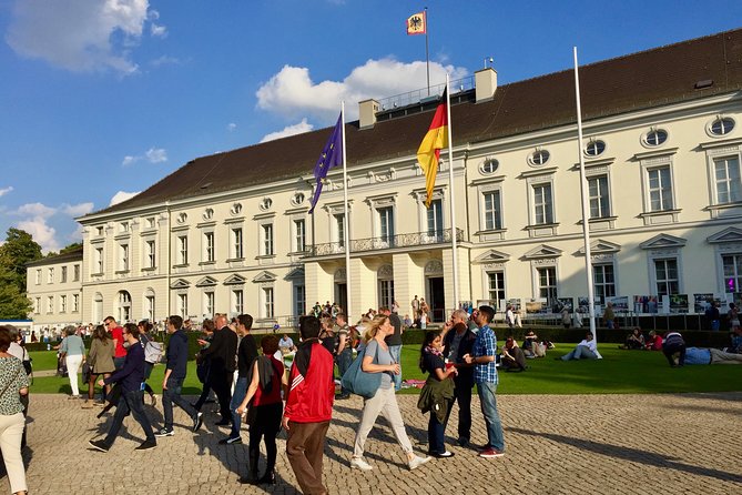 Private Taxi Tour City East & West History and Architecture 3-4h - Tiergarten and the government quarter