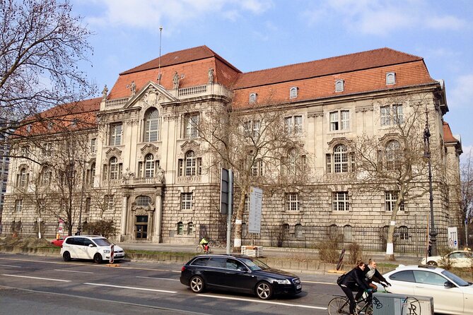 Private Taxi Tour City East & West History and Architecture 3-4h - Mitte, Hackesche Höfe, and the traces of the Wall
