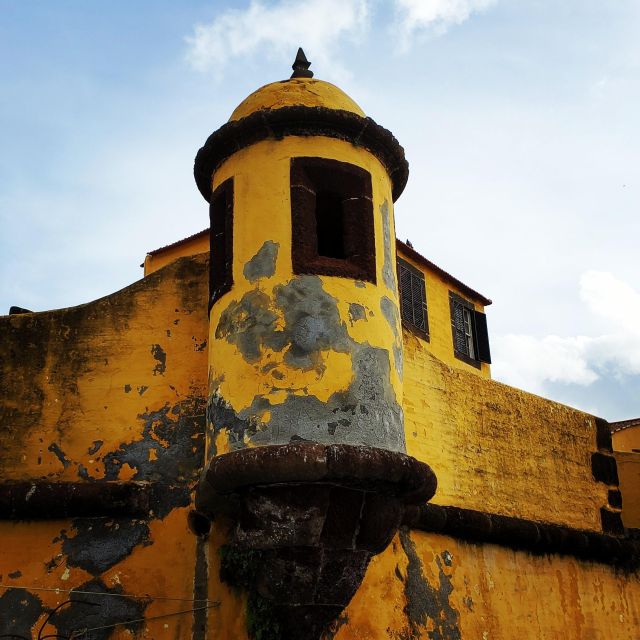 Private Tour:Historical Old Town 1-Hour Tour by Tuk Tuk - Guide Style and The Human Side of the Ride