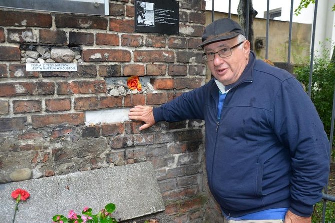 Private Tour: Warsaw's Jewish Heritage by Retro Fiat - Nożyk Synagogue and the Jewish Cemetery