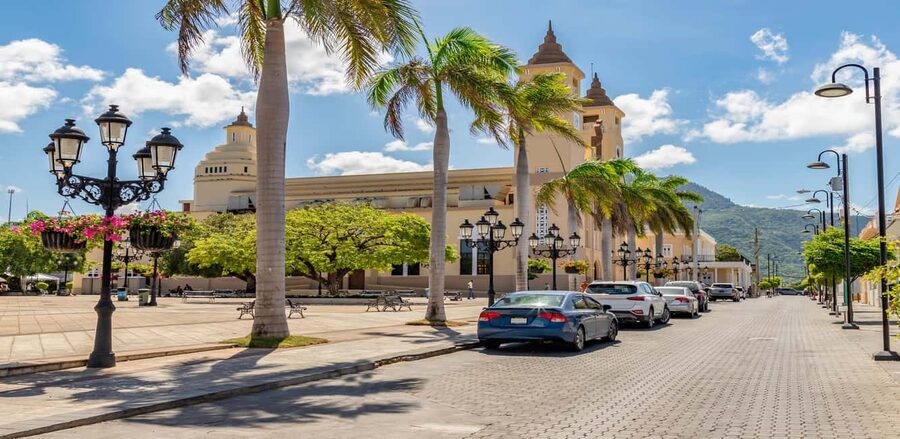 Puerto Plata: City tour through the historic old town - Paso Peatonal de Melosa and the route toward the sea