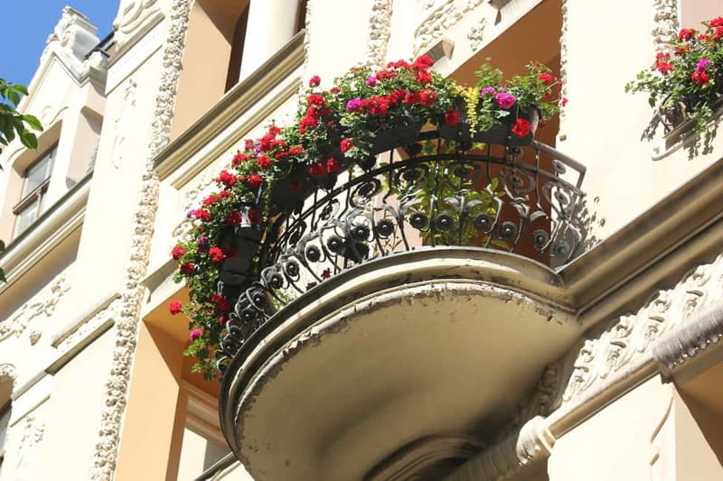 Riga: 2-Hour History of Art Nouveau Walking Tour - Walking from Old Town to the Art Nouveau district
