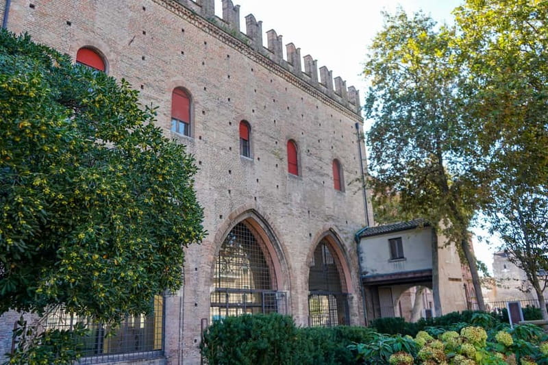 Rimini: Guided Walking Tour of the Historic City Center - San Giuliano’s Fellini murals