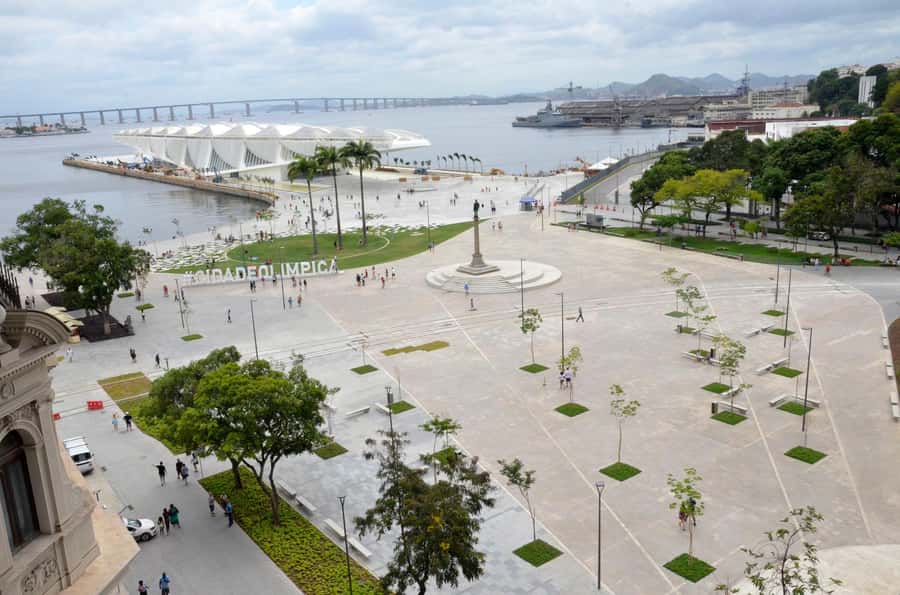 Rio: Olympic Boulevard, Museum of Tomorrow & History Tour - Saint Benedict Monastery: plain outside, ornate inside