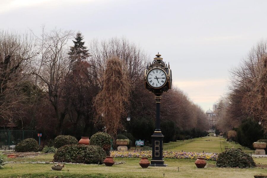 Roma Culture, Realities and Slavery History, Walking tour - Cișmigiu Gardens: myths, traditions, and daily life