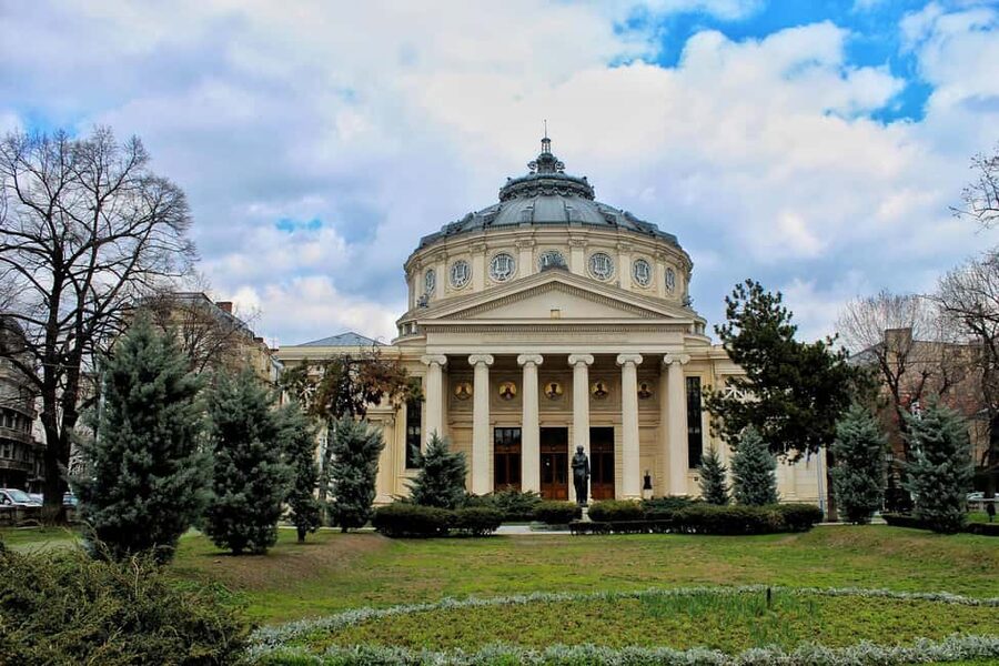 Roma Culture, Realities and Slavery History, Walking tour - Piața Kogălniceanu and the communist years