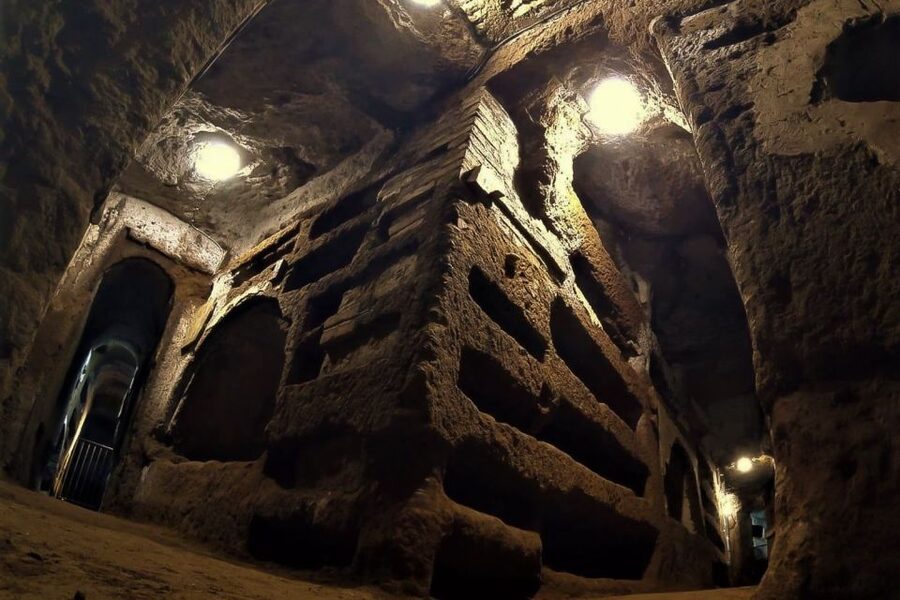 Rome: Colosseum, Ancient Rome and Catacombs Tours & Tickets - Guided tour or audio app?