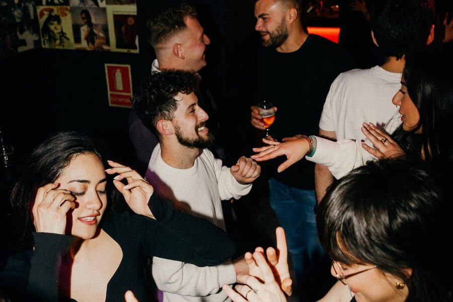 Rome: Forbidden History Walking Tour & Pub Crawl with Drinks - Who should book this Monti night out?