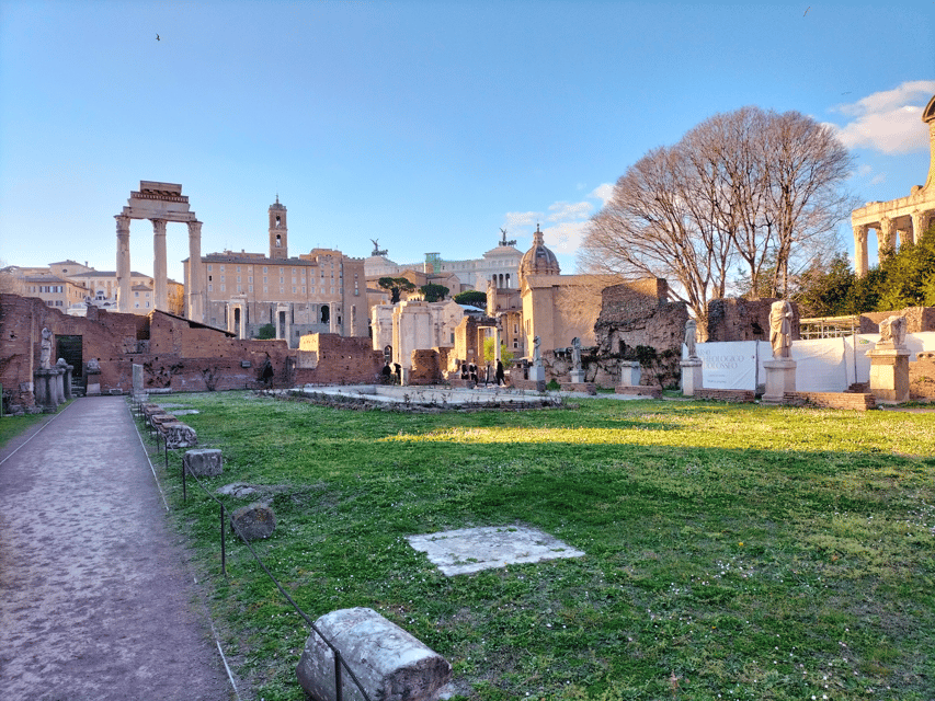Rome: Guided Tour of Colosseum and Ancient Rome - Climbing Palatine Hill for the best views