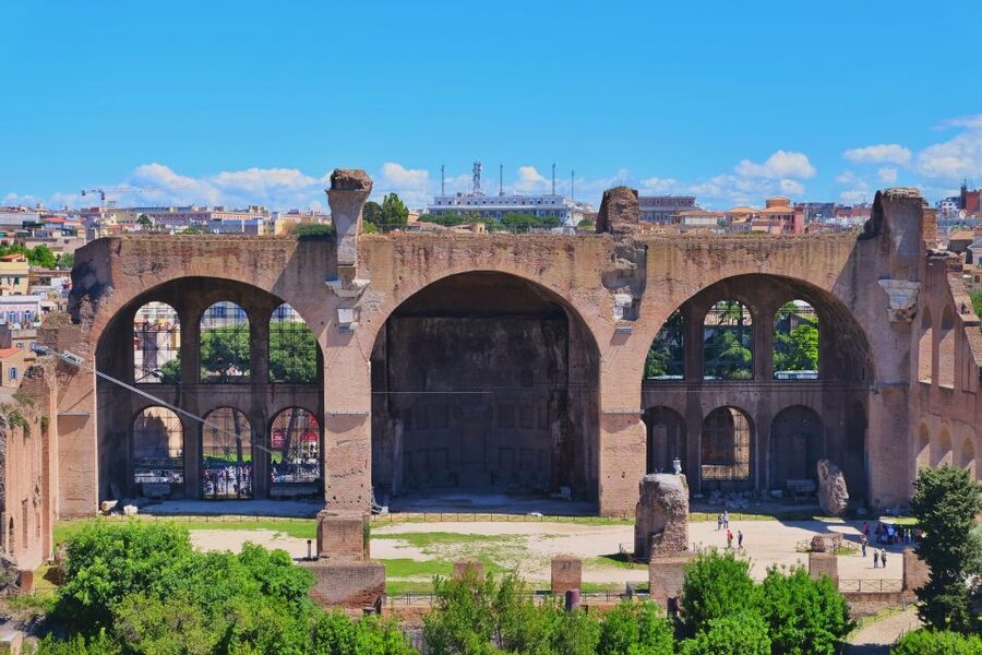 Rome: Introduction to the Colosseum and Ancient City Tour - Myths, gladiators, and the guide’s role
