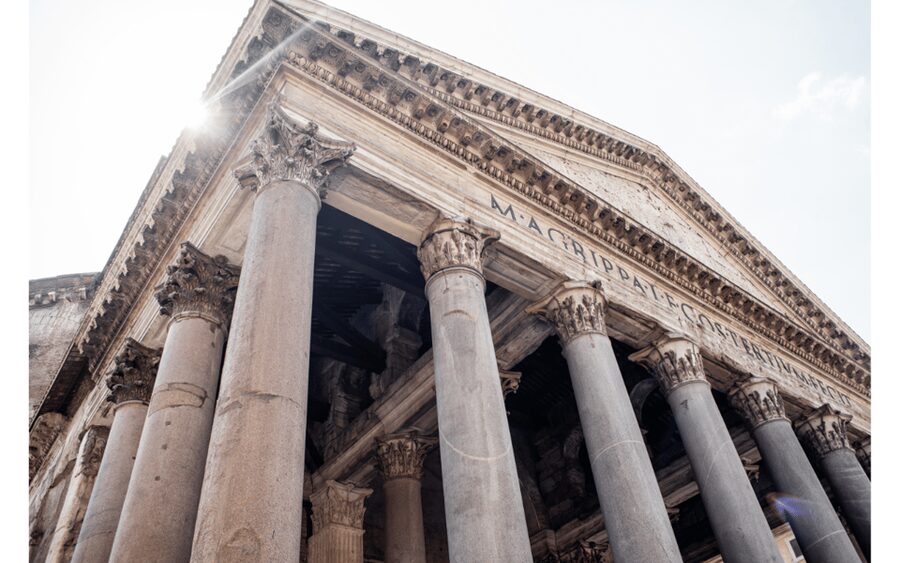 Rome Pantheon Semi-Private Guided Tour with an Archaeologist - Inside the Pantheon: the dome takes center stage