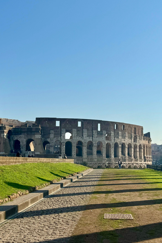 Rome: Private Colosseum Experience and Ancient Ruins Tour - Starting the visit near the Colosseum