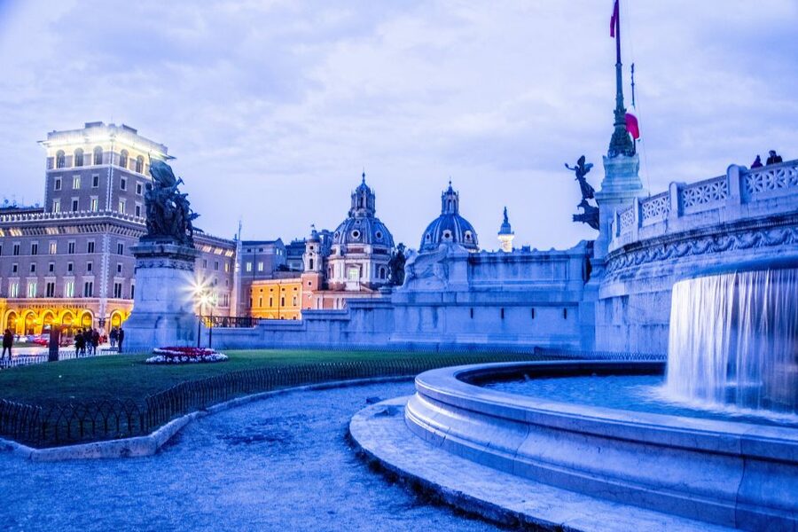 Rome: Rome at Night Evening Historical Walking Tour - Piazza di Spagna and the Spanish Steps