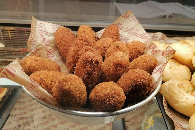 Rome: Trastevere street food and history tour - small group - The Fontana della Botte and Roman wine culture