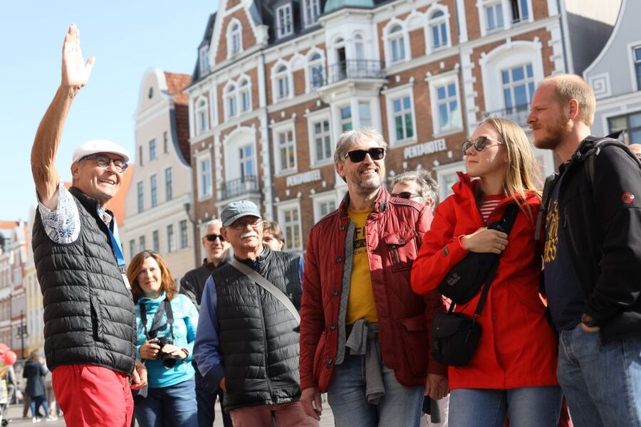 Rostock: Guided tour of the historic city center - Old buildings beside modern Rostock