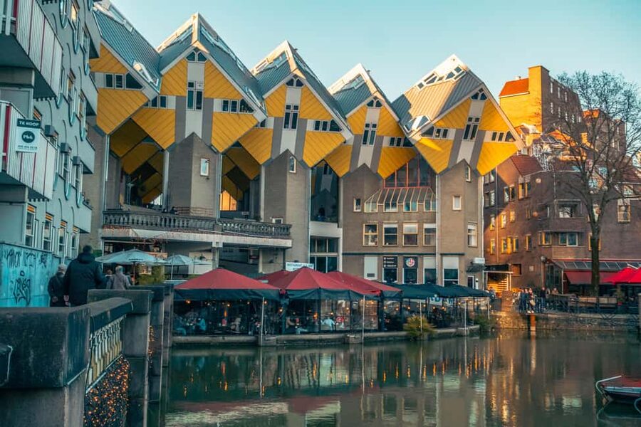 Rotterdam: Highlights, Gems, Architecture & History Walk - From the Museum Quarter to Veerhaven
