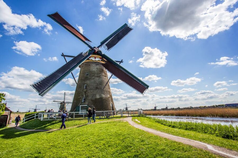 Rotterdam: Kinderdijk UNESCO World Heritage Entry Ticket - Walk the dikes and read the setting
