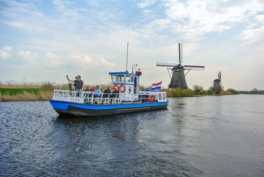Rotterdam: Kinderdijk UNESCO World Heritage Entry Ticket - Take the included boat through the polders