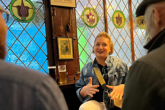 Royal Historic Pubs Walking Guided Tour in London - A closer look at the walking experience