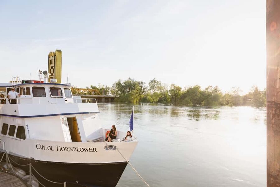 Sacramento: City Cruises River Cruise with History Guide - A relaxed boat ride for families