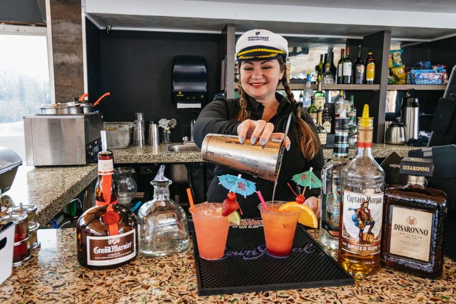 Sacramento: City Cruises River Cruise with History Guide - Snacks, cocktails, and what you pay onboard