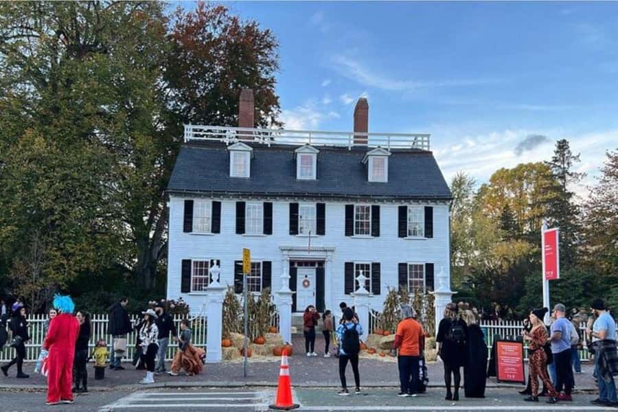 Salem: Witch Trial History and Salem Haunts Walking Tour - Beginning with Salem in 1692