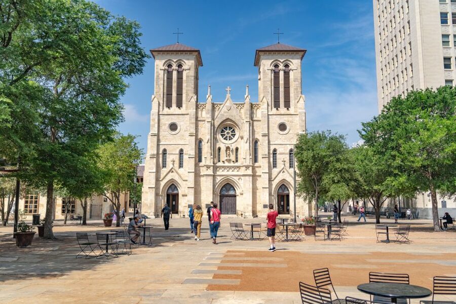 San Antonio: Historic Downtown Food and Culture Walking Tour - Starting at the Alamo with a food story in mind