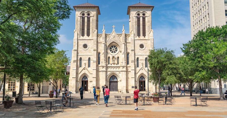 San Antonio: Historic Downtown Food and Culture Walking Tour - Walking the River Walk at an easy pace