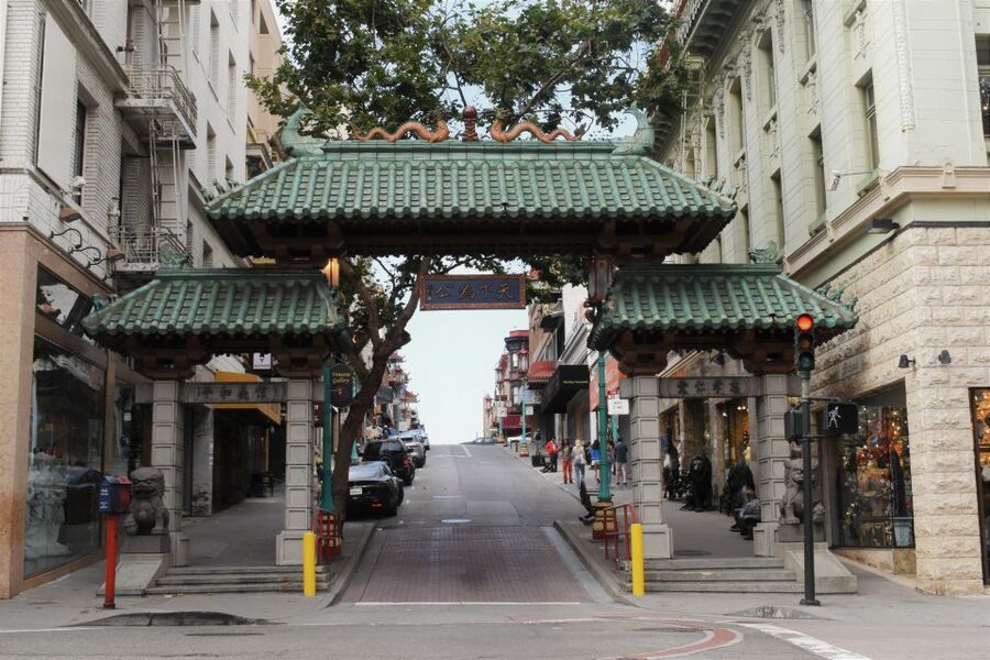 San Francisco: Chinatown Food and History Walking Tour - Entering Chinatown through Dragon’s Gate