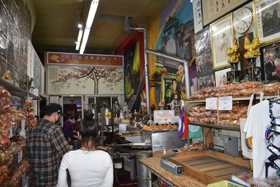 San Francisco: Chinatown Food and History Walking Tour - The fortune-cookie factory finale