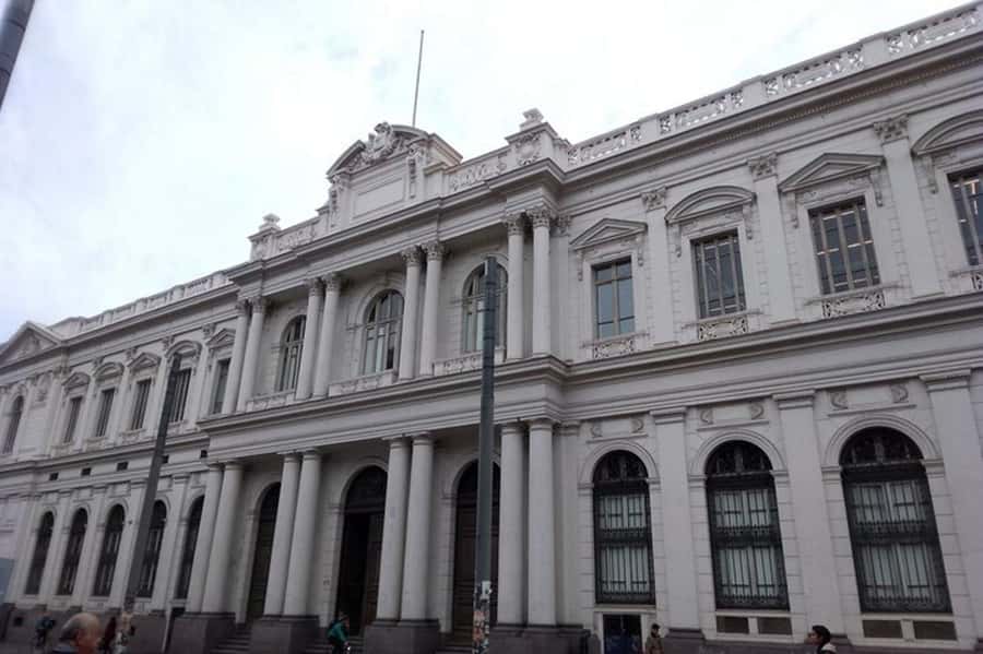 Santiago: Guided Walking Tour of the Historical Old Town - Ex Congress National and the stories behind the buildings