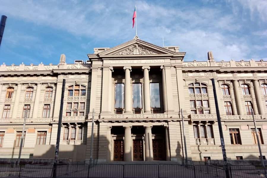 Santiago: Guided Walking Tour of the Historical Old Town - Plaza de Armas and the Cathedral of Santiago