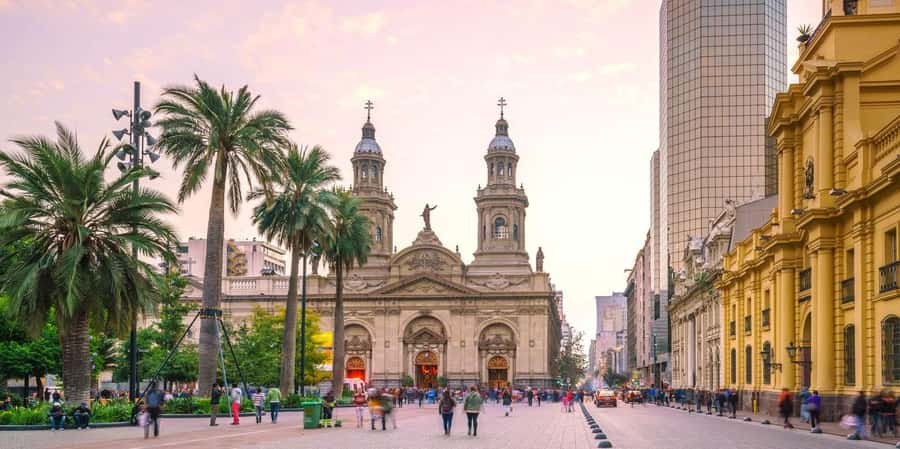 Santiago: Private tour, historic center, high altitude viewpoint, cable car - What the guide adds to the experience