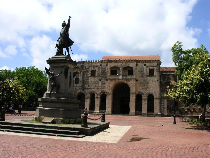 Santo Domingo: Historical City Tour - What the guide adds to the experience