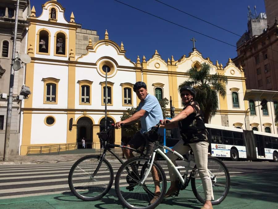 São Paulo: Downtown Historical Bike Tour - Liberdade and the final local snack