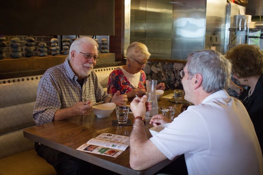Savannah: Historic District Foodie Walking Tour - Six food stops, with lunch-sized tastings