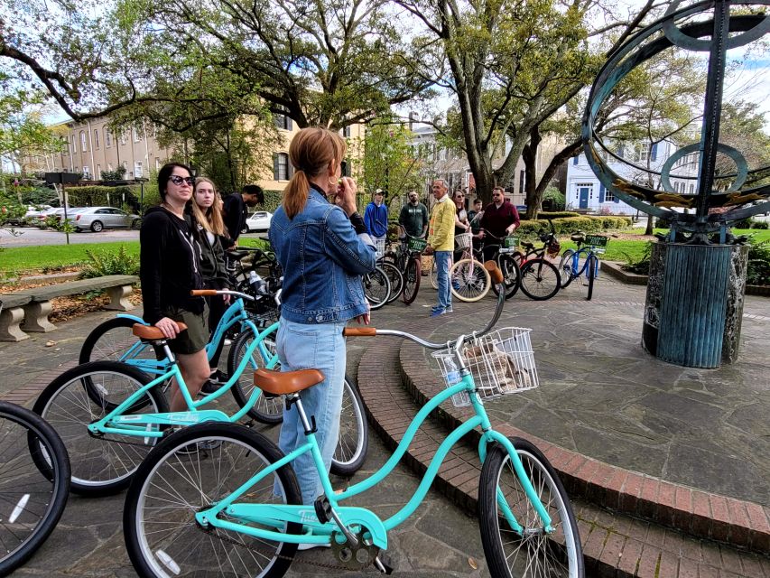 Savannah: Historical Bike Tour with Tour Guide - Riding through squares, trees, and old streets